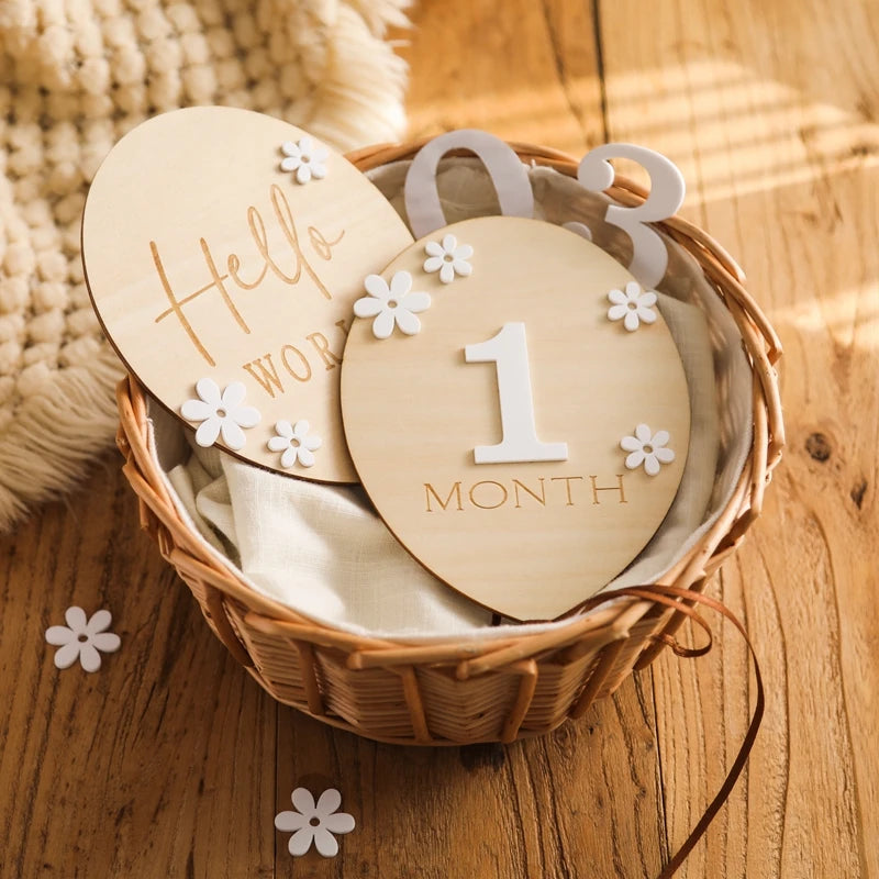 2Pcs Baby Wooden Balloon Milestone Cards Photography Accessories Baby Photography Shooting Props For Newborn Birthing Gifts