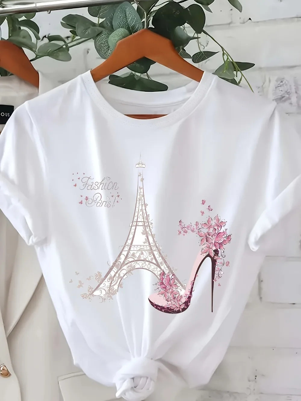 Vibrant Eiffel Tower Graphic Tee Casual Short Sleeve Crew Neck Top for Spring & Summer with Comfortable